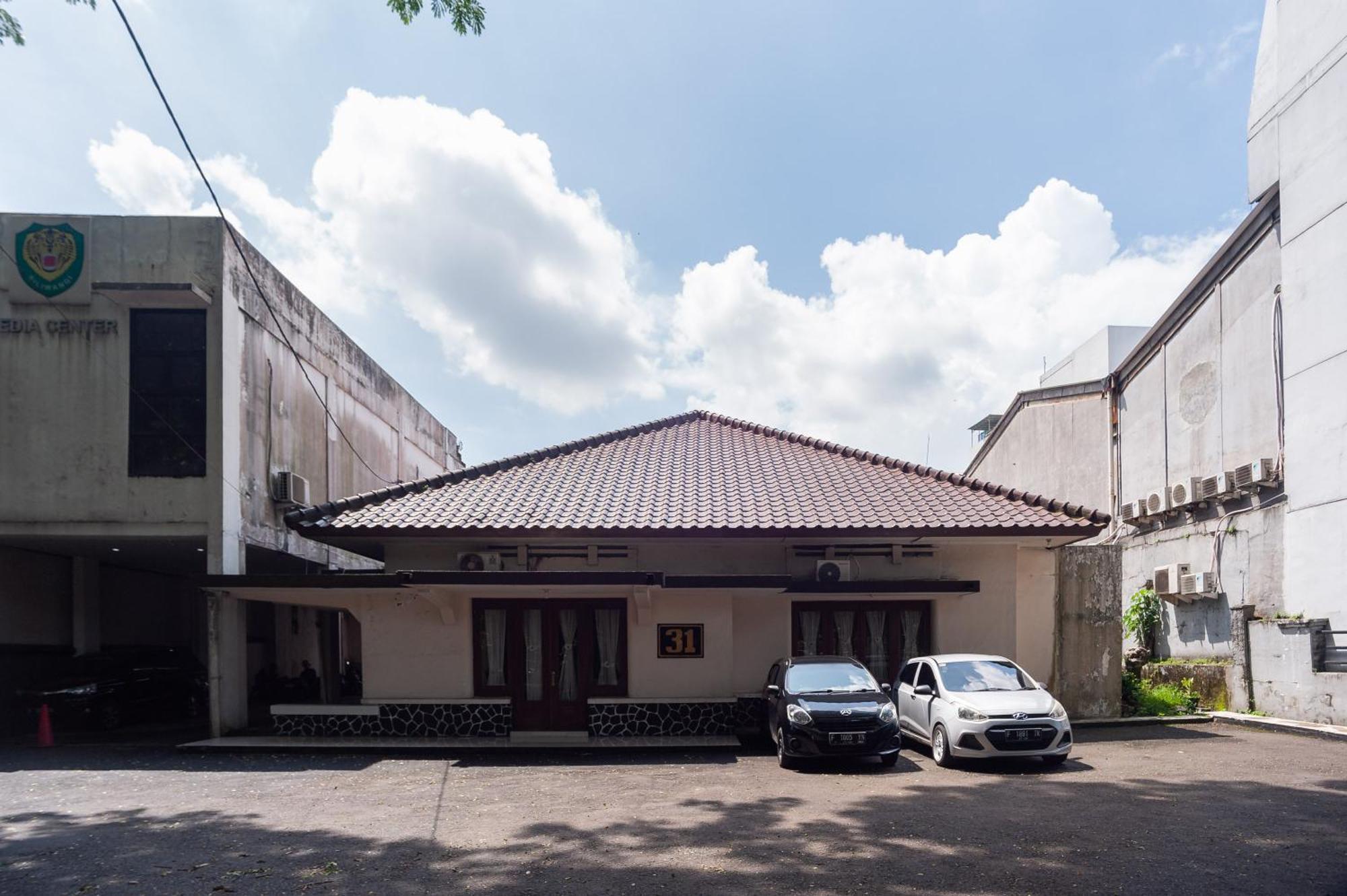 Reddoorz Plus Near Rs Pmi Bogor Exterior photo